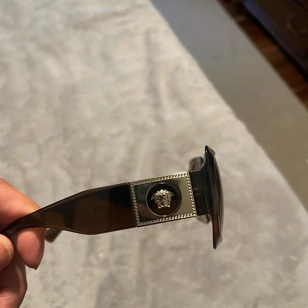 Used - Picture 2 of 10